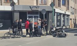 Kazada yaralanan sürücü, sedyede güneş gözlüğüyle hastaneye gitti