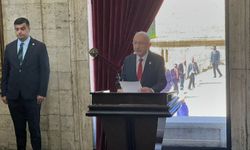 Kılıçdaroğlu, CHP'nin 103'üncü kuruluş yıl dönümünde Anıtkabir'i ziyaret etti