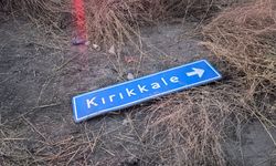 Kırıkkale'de işçi servisi ile otomobilin çarpıştığı kazada 14 kişi yaralandı