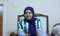 Konyasporlu futbolcular omurilik kanser tedavisi gören Konyaspor taraftarı Sude Ay'ı ziyaret etti