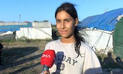 Mevsimlik işçiler tarlada, çocukları oyunda