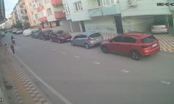 Motosikletin çarptığı çocuk yaralandı: Kaza anı kamerada