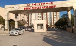 Otomobil ile hafriyat kamyonu çarpıştı: 4 yaralı