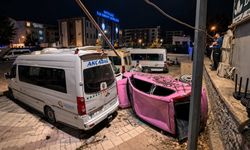 Otomobil otoparka uçtu, sürücü yaralandı