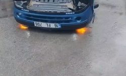Otomobilin park halindeki araca çarpıp ters döndüğü kaza kamerada