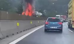 Otoyolda araç yüklü TIR yandı