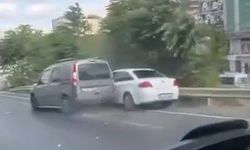 Pendik'te otomobilin çarptığı motosiklet sürücüsü yaralandı; kaza kamerada