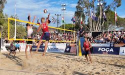 Plaj voleybolunda Avrupa'nın kalbi Foça'da attı