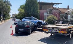 Polis aracıyla otomobil çarpıştı; 2 yaralı