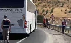 Şanlıurfa'da tur otobüsüyle çarpışan hafif ticari aracın sürücüsü öldü