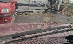 Sarıyer'de duvara çarpan okul servisinin şoförü yaralandı