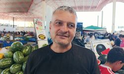 Satış yerinden karpuz alıp, helallik istediler; o anlar kamerada