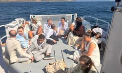 Şık giyinerek yurt dışına kaçmak isteyen 12 kaçak göçmen yakalandı