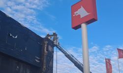 Silivri'de iş yerinde çıkan yangın akaryakıt istasyonuna sıçramadan söndürüldü