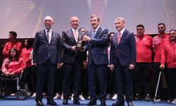 Sultangazi Belediye Başkanı Dursun'a spora destek ödülü