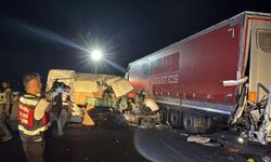 Tekirdağ'da minibüs, TIR'a arkadan çarptı; 1 ölü, 1 yaralı