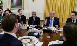 Trump'tan 'yapay zeka' kararnamesi: Bütün kurumlarda 'süper zeka' terimi kullanılacak