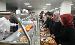 Ümraniye'de üniversite öğrencilerine ücretsiz akşam yemeği
