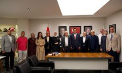 Üsküdar'da 4 CHP'li meclis üyesi AK Parti'ye katıldı