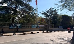 Üsküdar'da otomobile çarptıktan sonra kaldırıma çıkan araç öğrencilere çarptı: 4 yaralı
