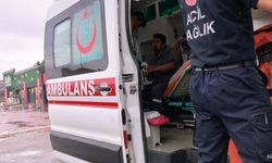 Yağış nedeniyle devrilen tankerin sürücüsü yaralandı