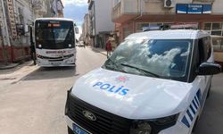 Yolcu midibüsü ile polis aracı çarpıştı