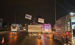 Yolcu otobüsü yön tabelasının direğine çarptı: 11 yaralı