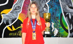 Ağabeyinin antrenmanını izlerken merak saldığı boksta Avrupa şampiyonu oldu