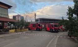 Akaryakıt istasyonunda tankerde çıkan yangın, yanındakine de sıçradı
