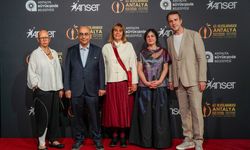 Altın Portakal'da kırmızı halı şıklığı