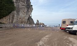 Amasra'da yola kaya parçaları düştü