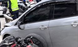 Ankara'da motosiklet ile otomobilin çarpıştığı kaza kamerada: 1 yaralı