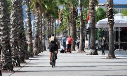 Antalya'da sağanak sonrası güneş açtı, Konyaaltı sahili hareketlendi