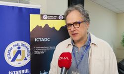 Arel Üniversitesi'nde 'Dijital Tufan' masaya yatırıldı: 'Yapay zeka yamaklıktan yöneticiliğe geçebilir'