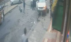 Arnavutköy'de 2 otomobilin çarpıştığı kaza kamerada
