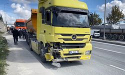 Arnavutköy'de 3 aracın karıştığı kazada otomobil kullanılamaz hale geldi: 1 yaralı