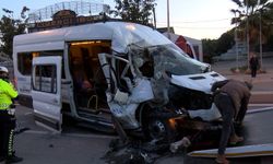 Arnavutköy'de 9 kişinin yaralandığı servis minibüsü kazasının görüntüleri ortaya çıktı