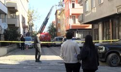 Ataşehir'de 4 katlı binanın çatısı alev alev yandı
