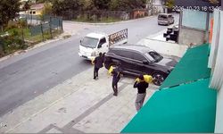 Avcılar'da kamyonetle market önüne gelip 4 çuval patates çaldılar