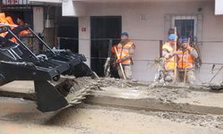 Ayazağa'da jandarma ekipleri sel sonrası temizlik çalışmalarına katıldı