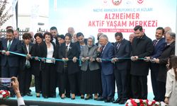 Bakan Göktaş, Kayseri'deki programına hava muhalefeti nedeniyle cep telefonuyla katıldı
