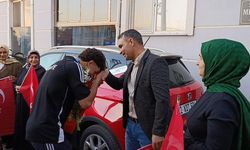 Balkan Şampiyonu Ahmet'e meşaleli karşılama