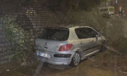 Beykoz'da sağanak hayatı olumsuz etkiledi; araçlar suya gömüldü, evleri su bastı