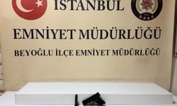 Beyoğlu'nda eşinin babasının evini bastı; kayınpederine saldırdı, havaya ateş açtı