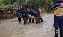 Bodrum'da sağanak; cadde ve sokaklar göle döndü, araçlar yolda kaldı (3)