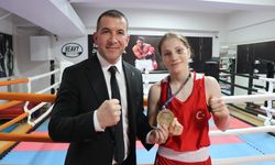 Boksör babası ve abisinin desteğiyle 14 yaşında Avrupa şampiyonu oldu