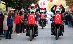 Bolu'da komandolar marşlarla caddeyi inletti