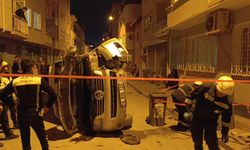 Bursa'da elektrik panosuna çarpıp devrilen minibüsün sürücüsü kaçtı
