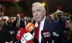 Bursa'da sağanak altında Cumhuriyet yürüyüşü ve Can Bonomo konseri