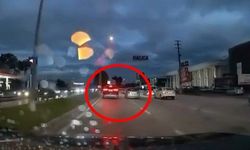 Bursa'da trafikte 2 sürücünün yol verme tartışması kamerada